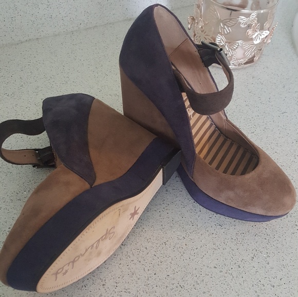 Shoes - Picture 3 of 4